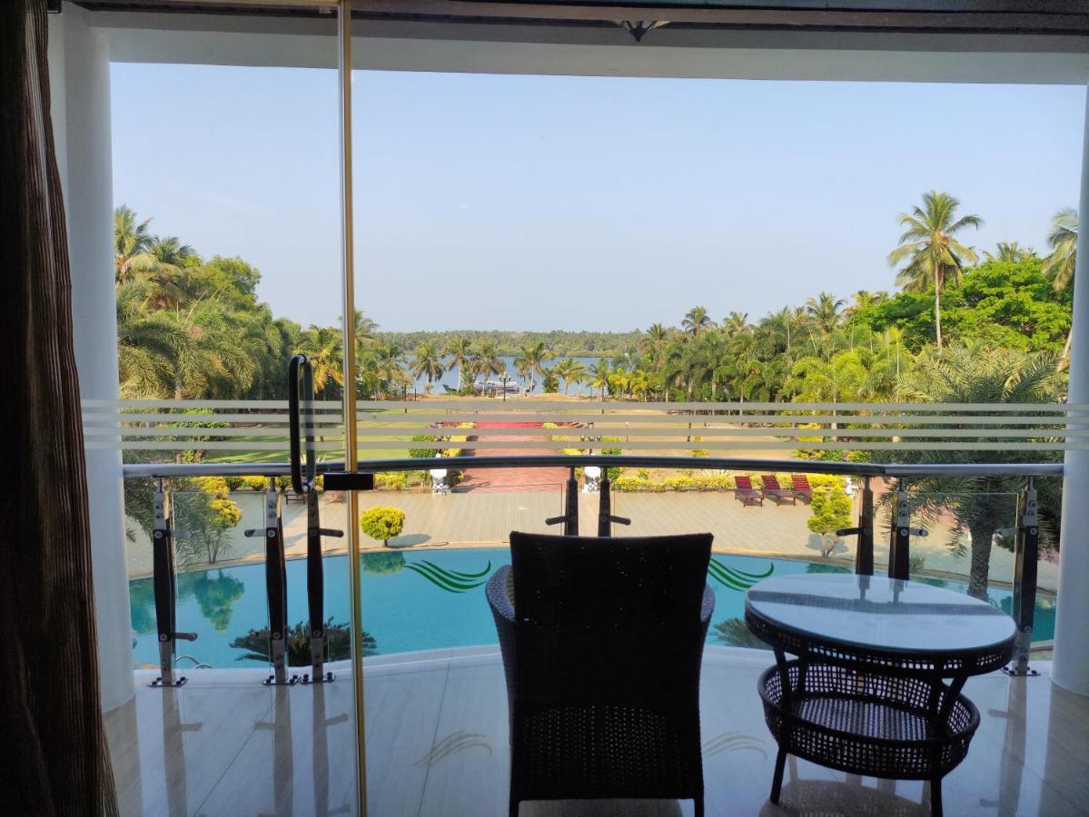 Lake Palace Trivandrum Vettutura Eksteriør billede