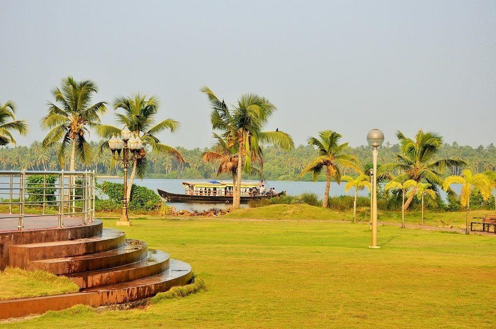 Lake Palace Trivandrum Vettutura Eksteriør billede